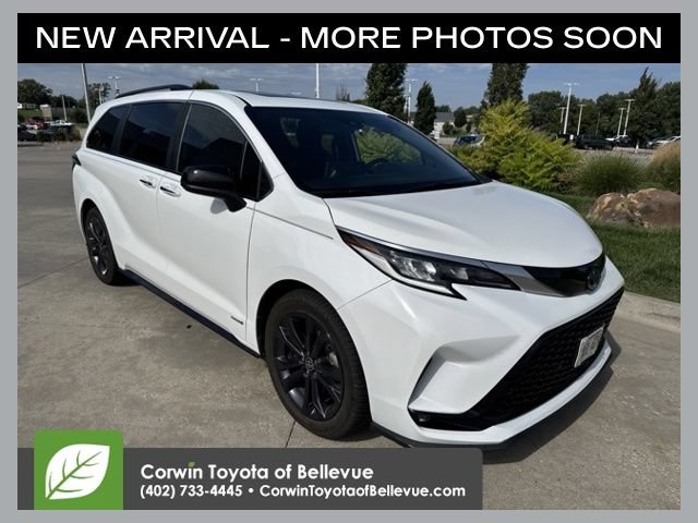 Used 2021 Toyota Sienna XSE FWD image 1
