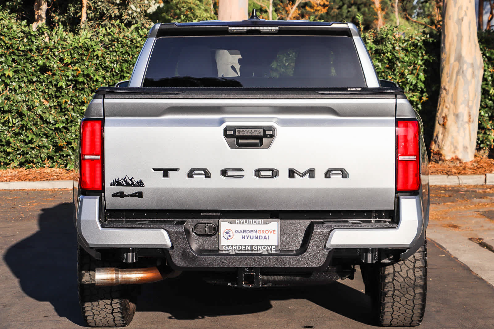 Used 2025 Toyota Tacoma SR5 AWD/4WD image 7