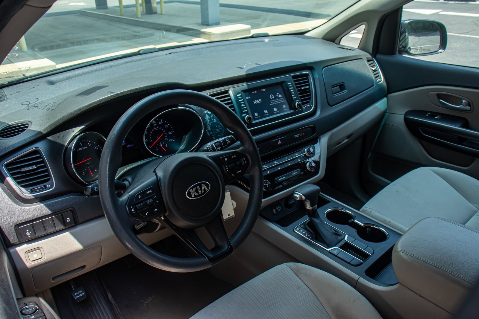 Used 2020 Kia Sedona LX FWD image 2