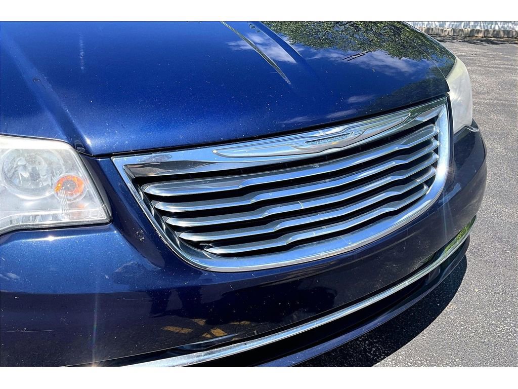 Used 2013 Chrysler Town & Country Touring-L w/ Entertainment Group #2 image 30