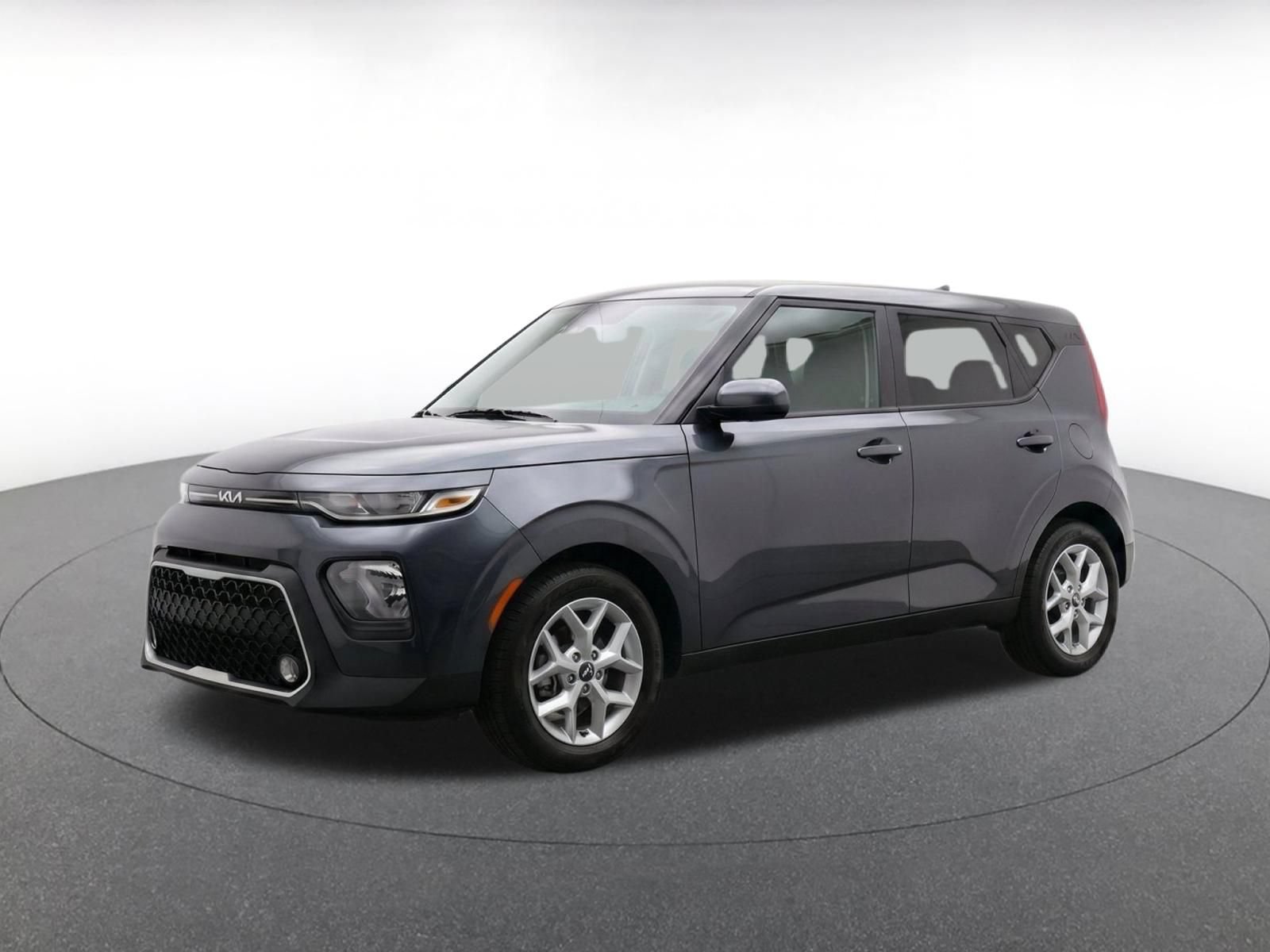 Used 2025 Kia Soul LX w/ LX Technology Package FWD image 3