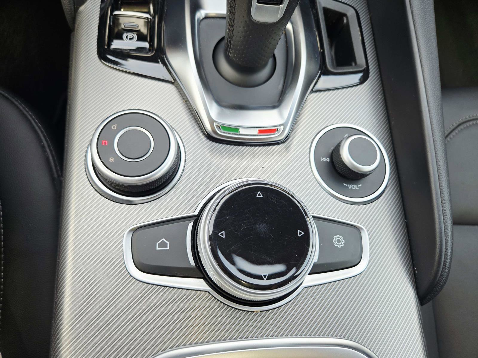 Used 2024 Alfa Romeo Giulia Ti AWD/4WD image 34