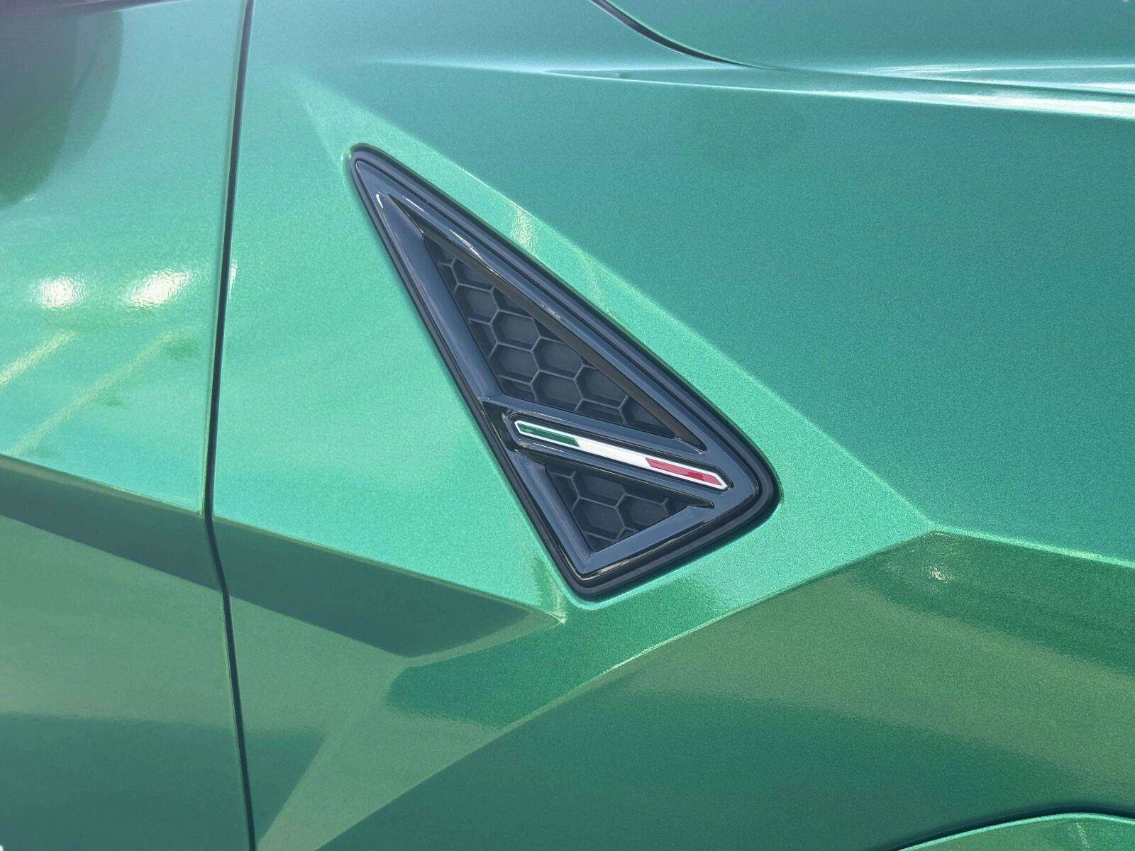 Used 2021 Lamborghini Urus AWD/4WD image 11