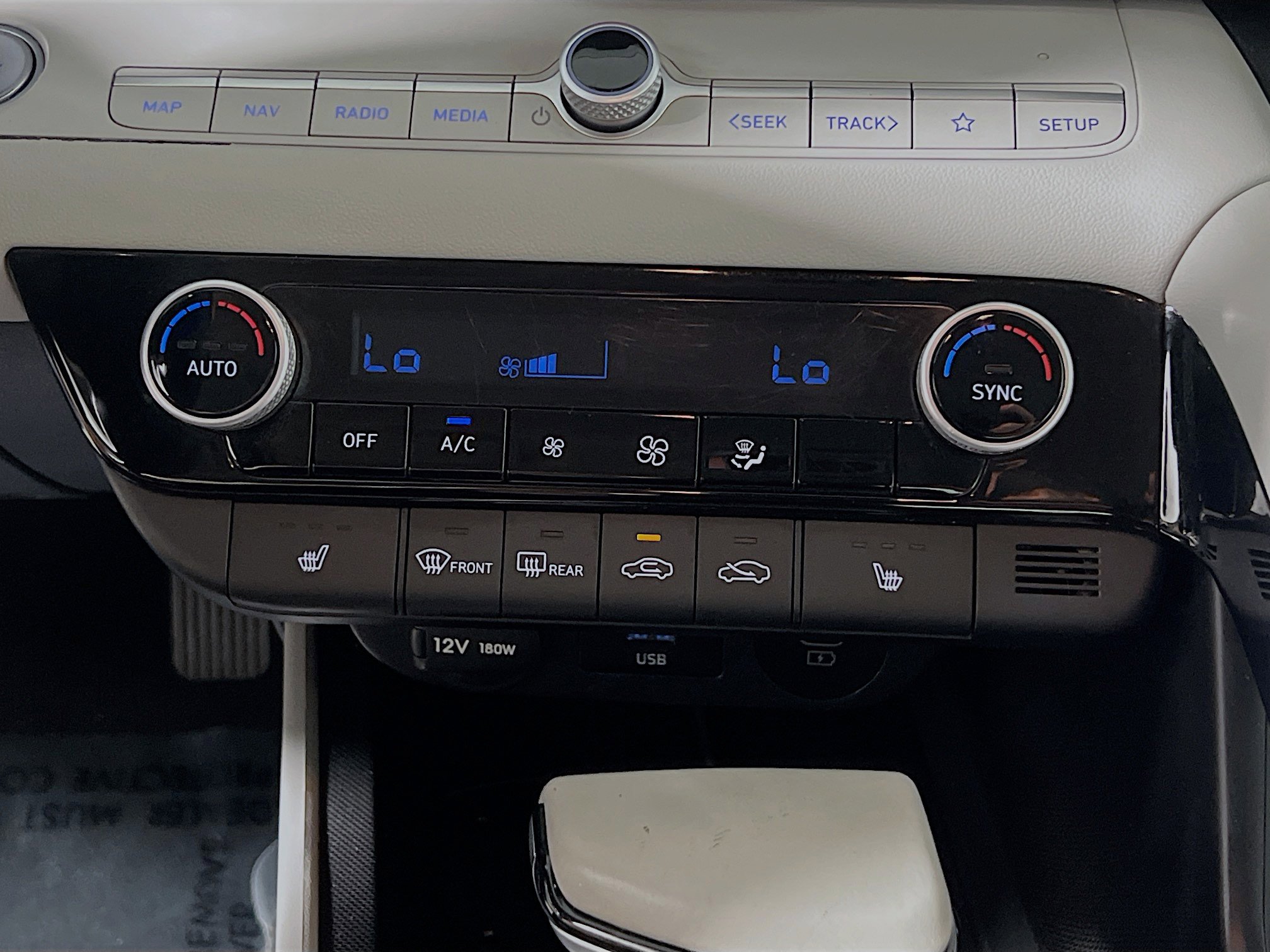 Used 2025 Hyundai Elantra Limited image 26