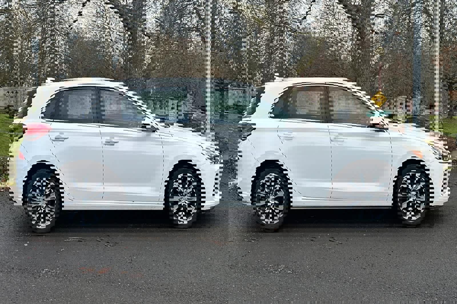 Used 2018 Hyundai Elantra GT image 8