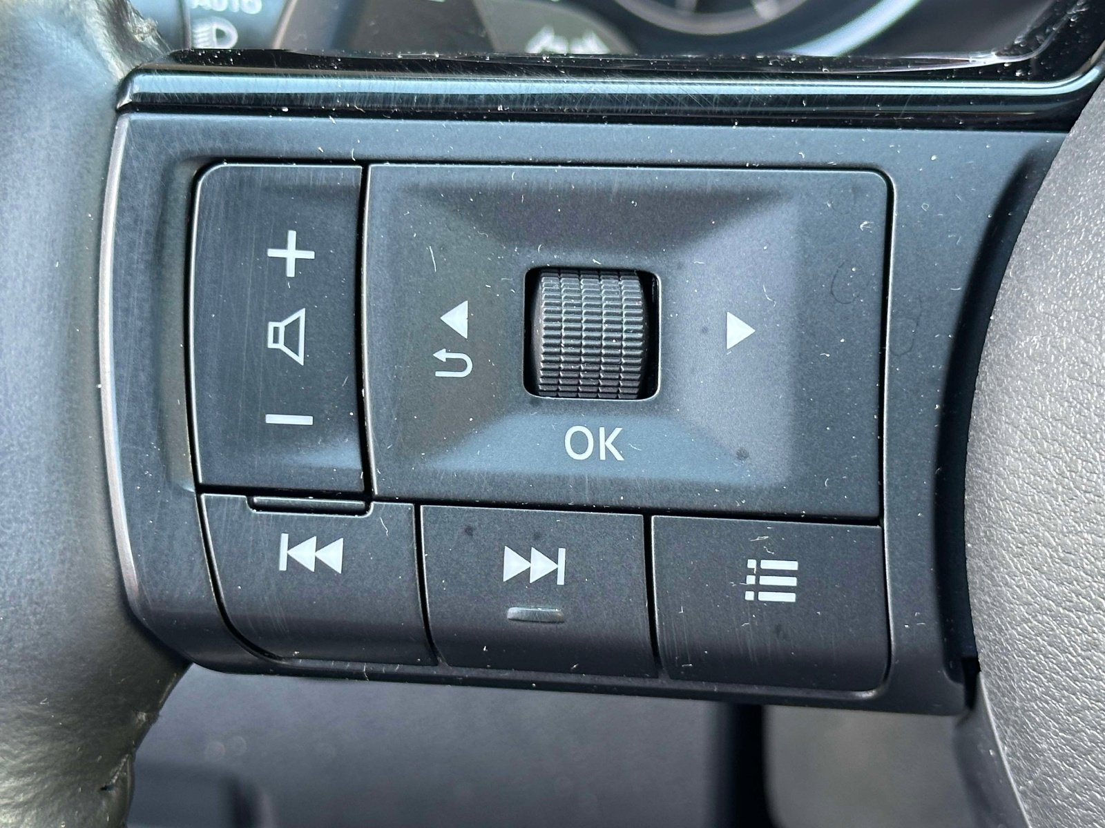 Used 2023 Nissan Rogue SV w/ SV Premium Package AWD/4WD image 23