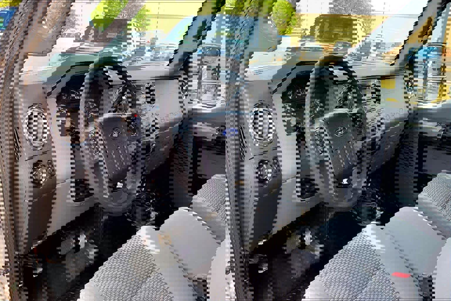 Used 2016 Ford F250 XLT w/ Camper Package image 18