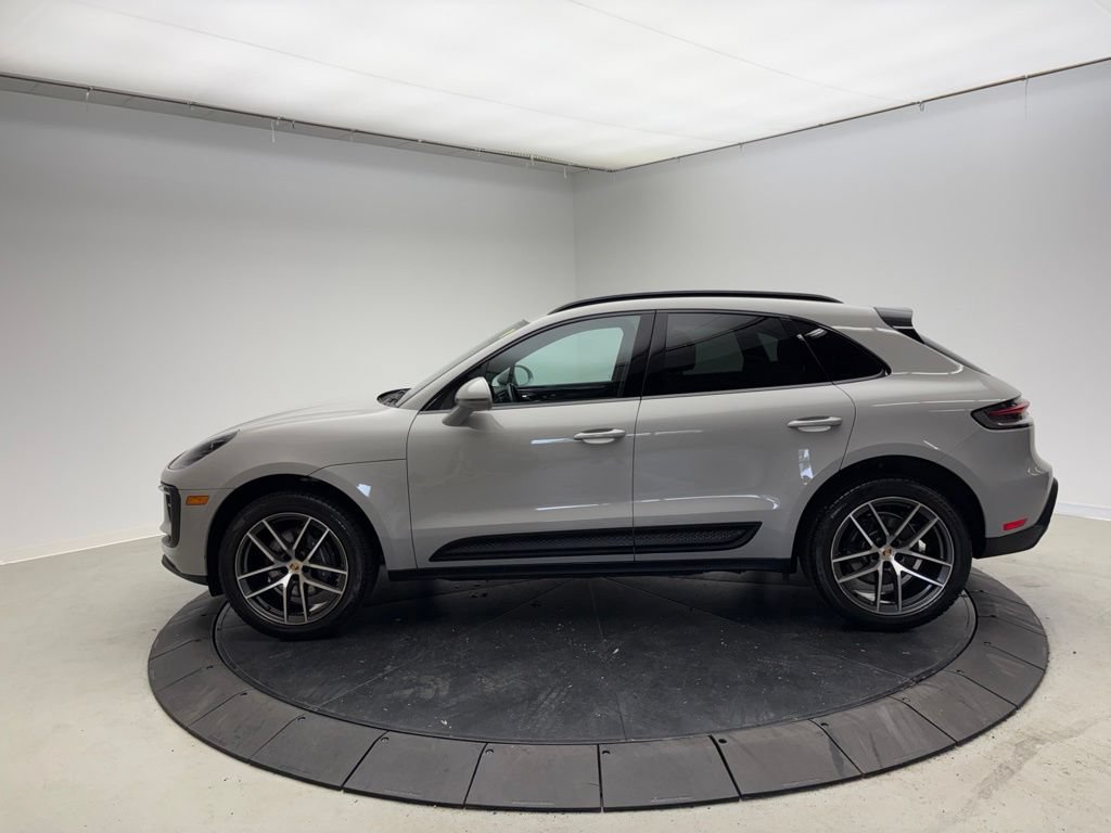 Certified 2023 Porsche Macan AWD/4WD image 2