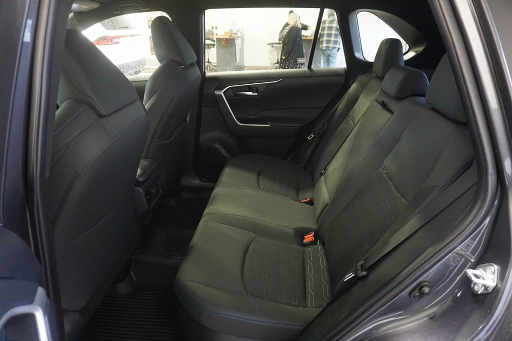 Used 2025 Toyota RAV4 SE image 18