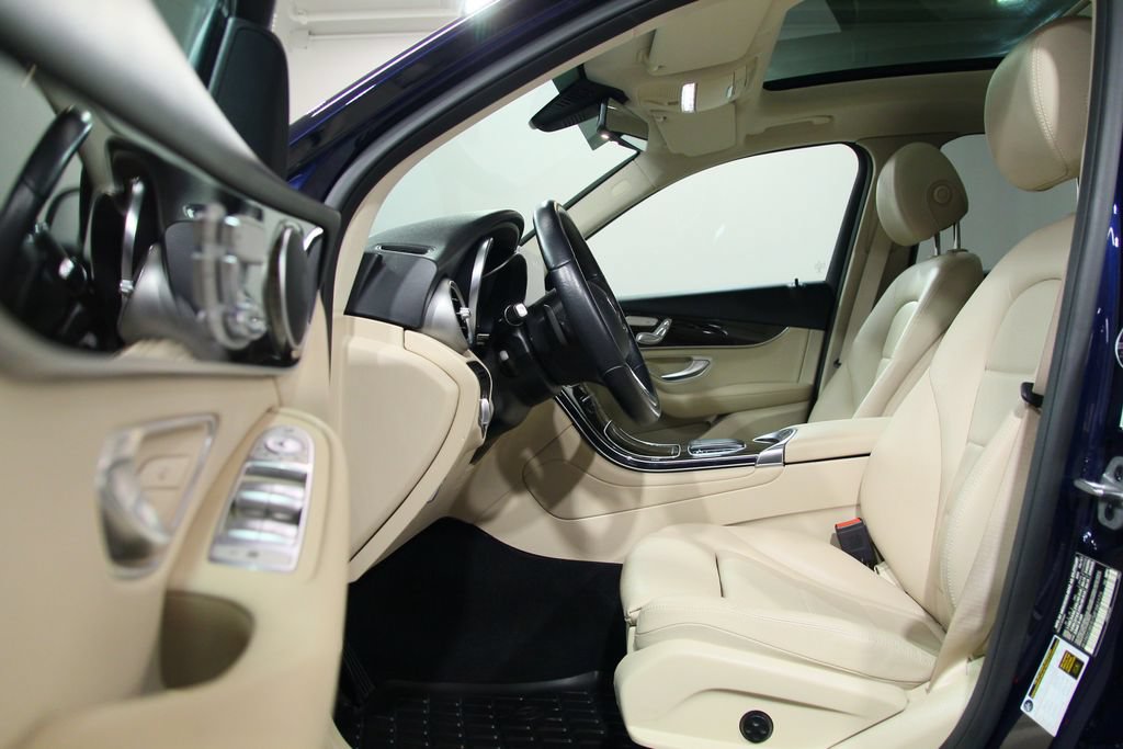 Certified 2021 Mercedes-Benz GLC 300 4MATIC image 5