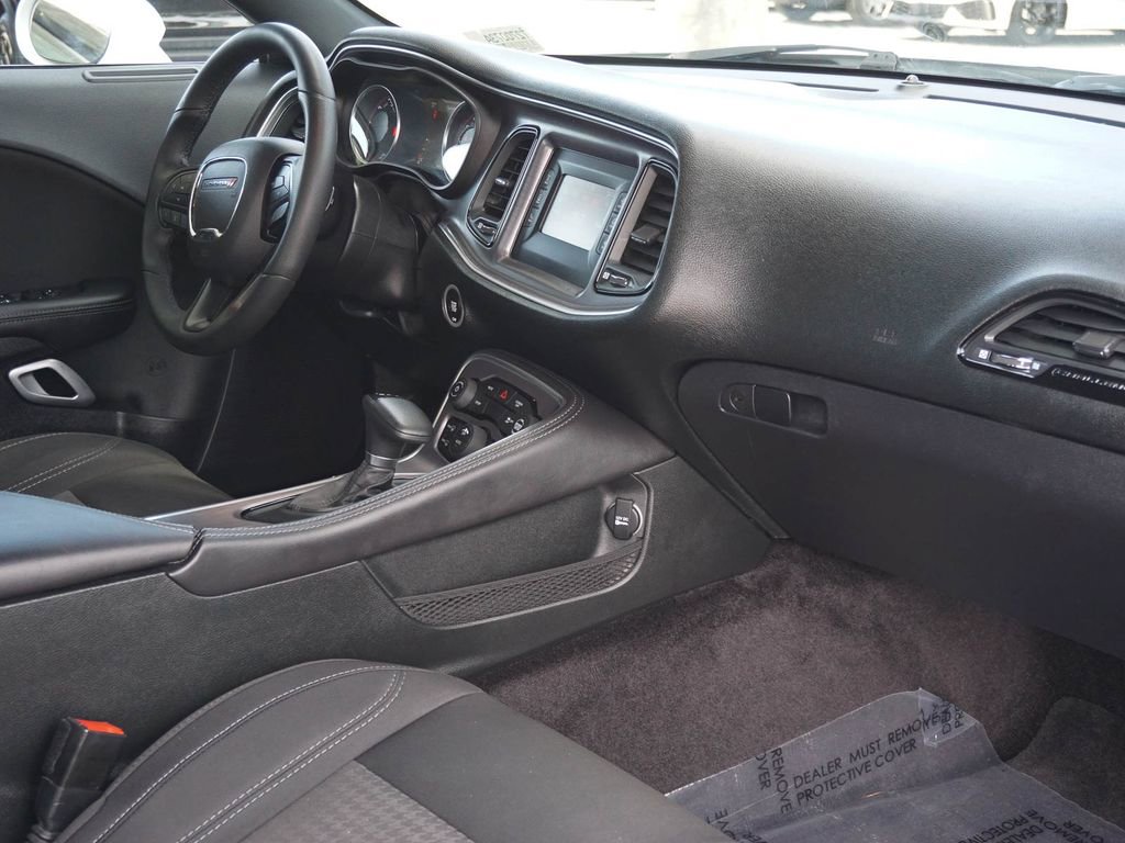 Used 2017 Dodge Challenger SXT RWD image 13