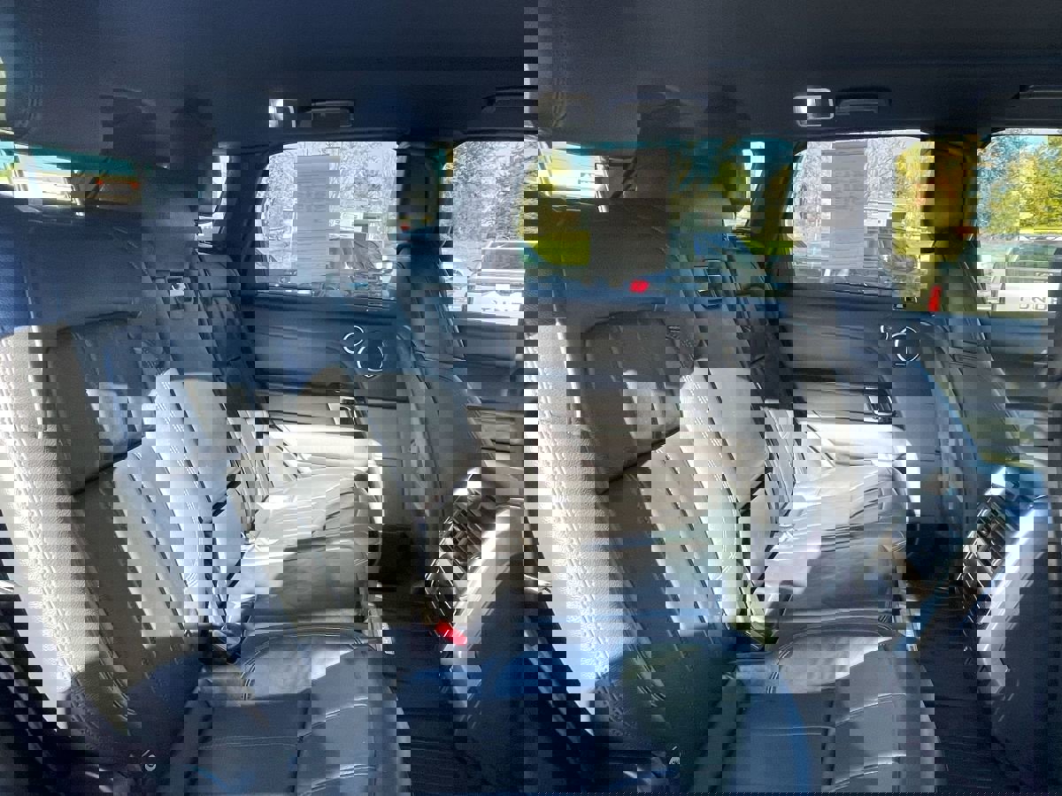 Used 2019 Land Rover Range Rover Sport SE image 12