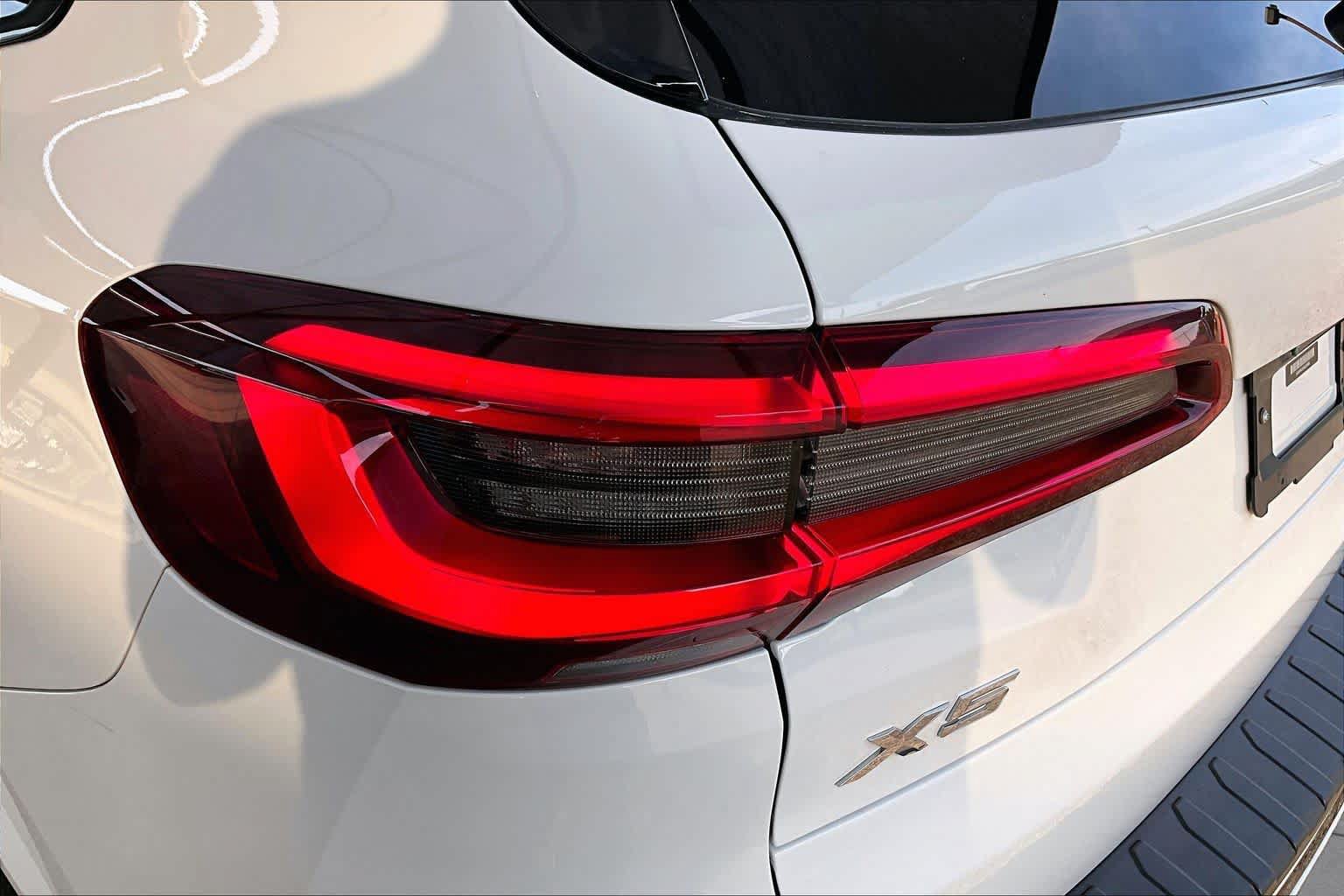 Used 2022 BMW X5 sDrive40i w/ M Sport Package RWD image 29