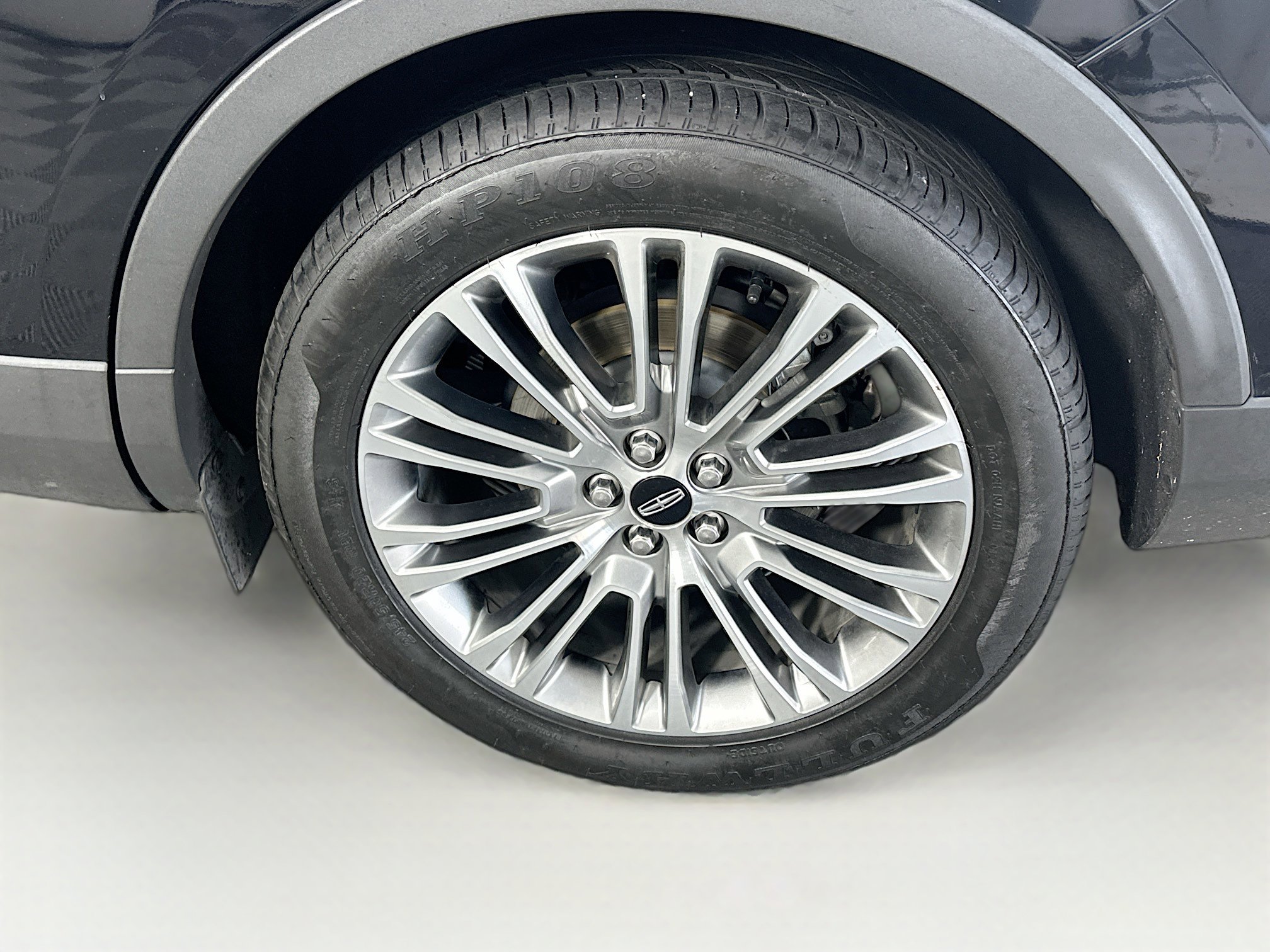 Used 2016 Lincoln MKX Reserve w/ Driver Assistance Package image 11