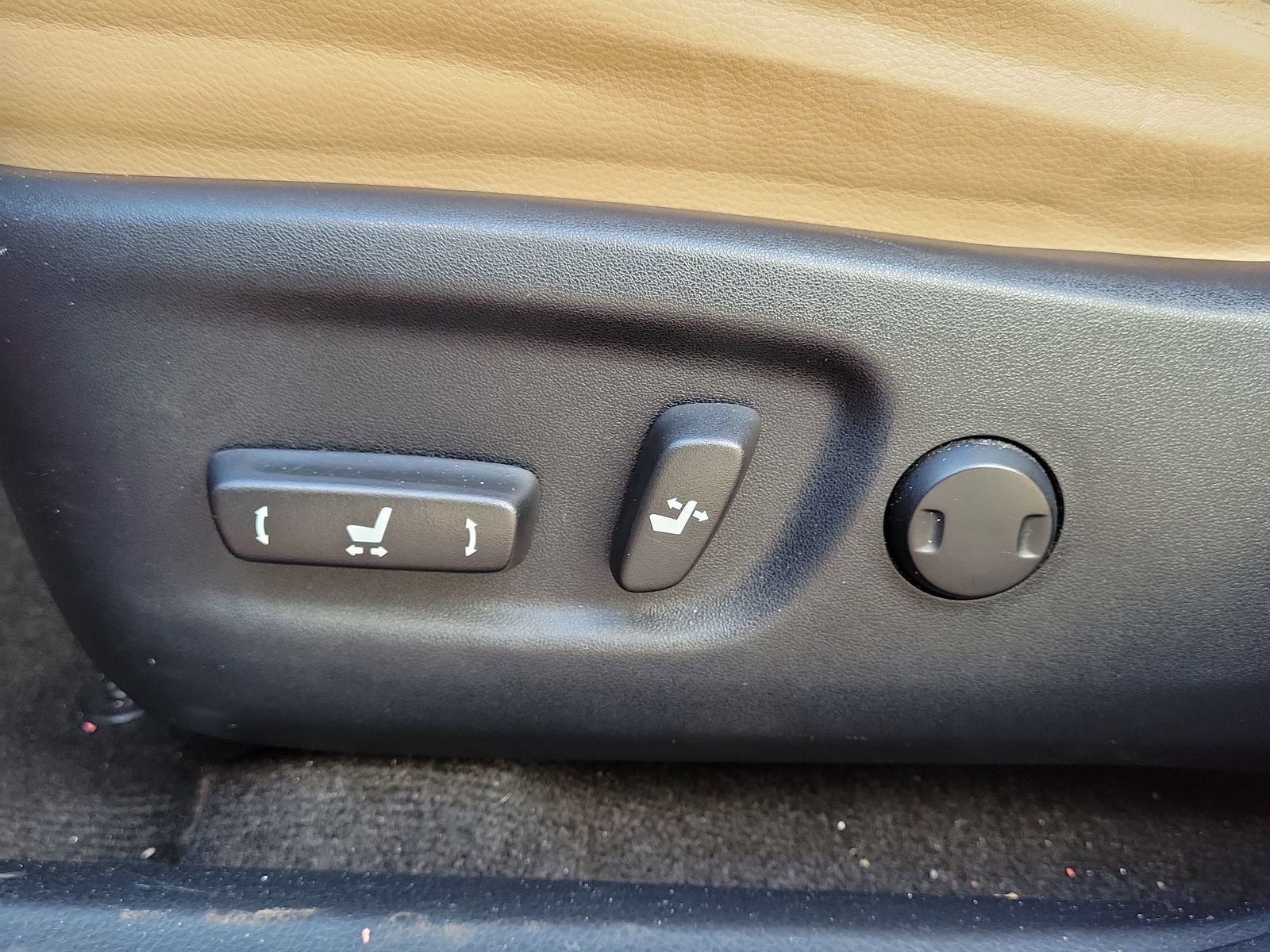 Used 2015 Toyota RAV4 Limited w/ Outdoor Package FWD image 13