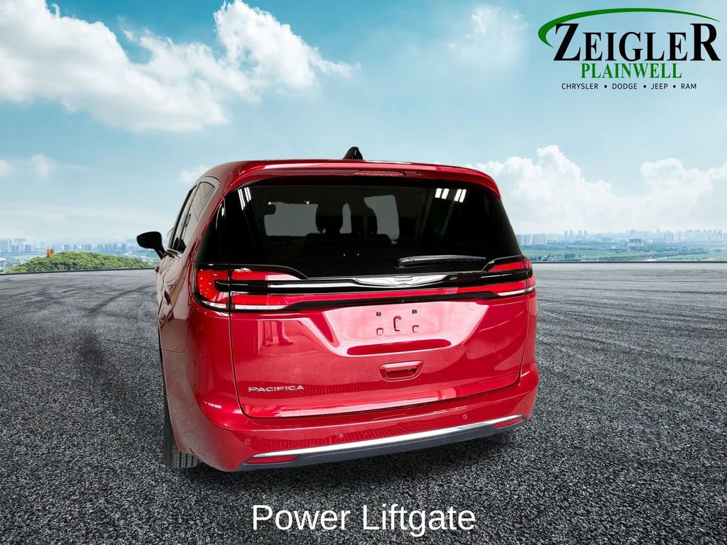 Used 2025 Chrysler Pacifica Select image 8