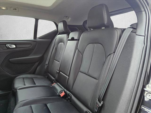 Used 2025 Volvo XC40 B5 Plus AWD/4WD image 15