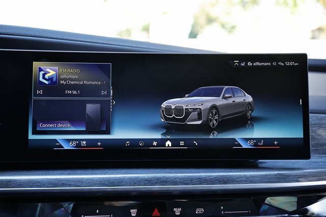 Used 2025 BMW 740i xDrive image 35