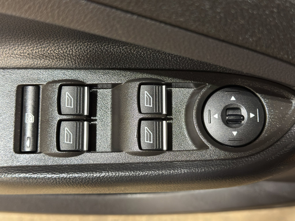 Used 2019 Ford Escape SE image 10