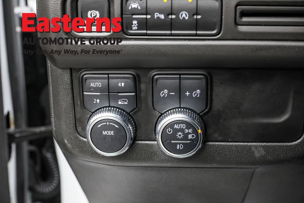 Used 2024 GMC Yukon XL SLT AWD/4WD image 23