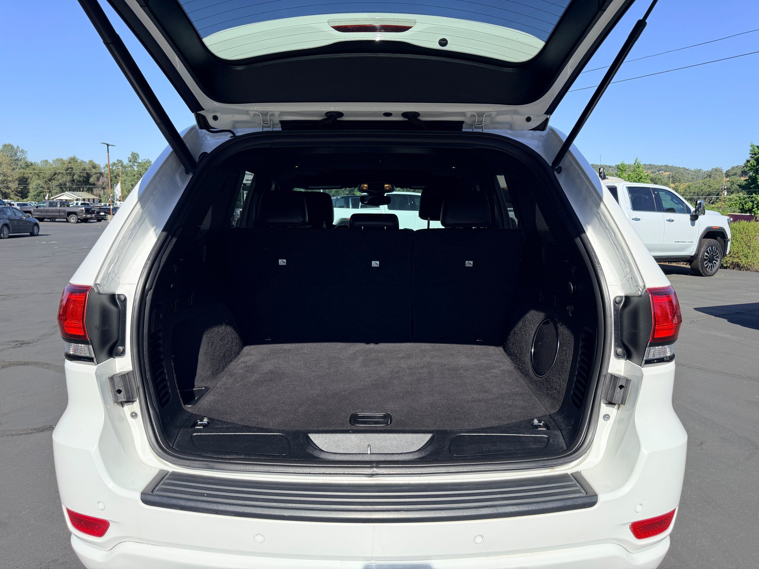 Used 2018 Jeep Grand Cherokee Altitude AWD/4WD image 10