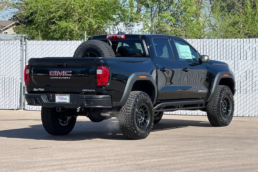 New 2026 GMC Canyon AT4X w/ AT4X AEV Edition AWD/4WD image 4