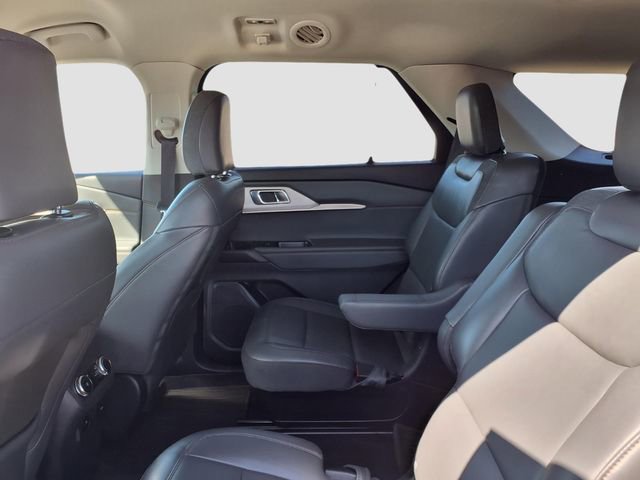 Used 2025 Ford Explorer Active w/ Active Comfort Package RWD image 9