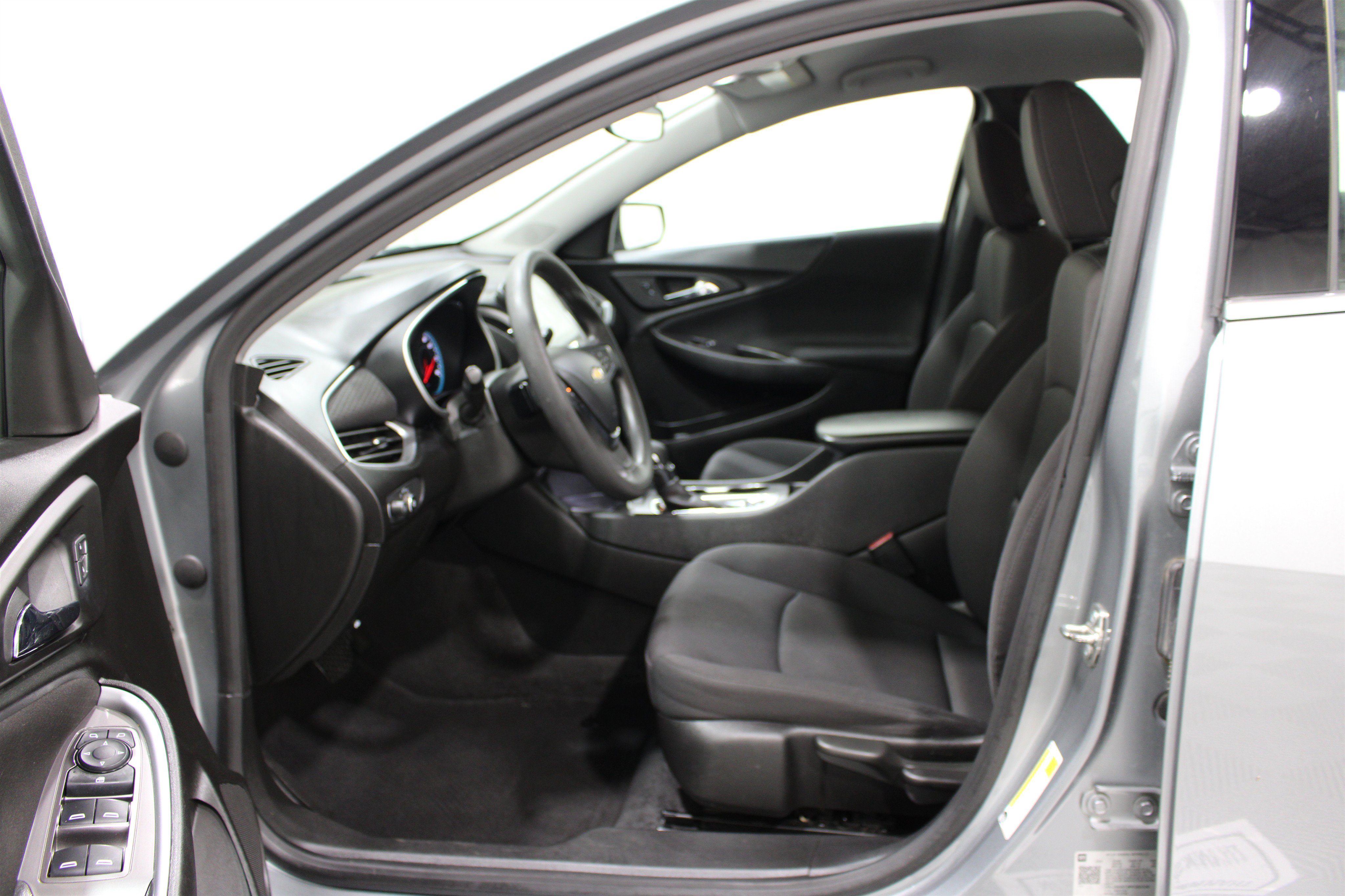 Used 2023 Chevrolet Malibu LS FWD image 3