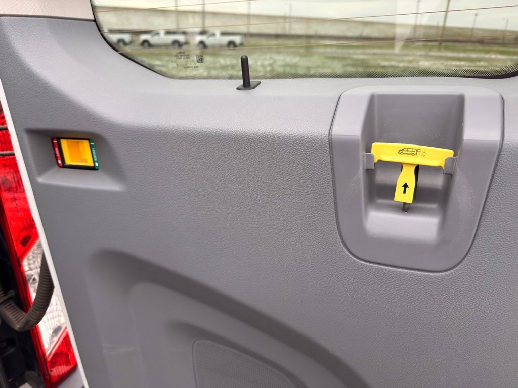 Used 2015 Ford Transit 150 XLT image 26