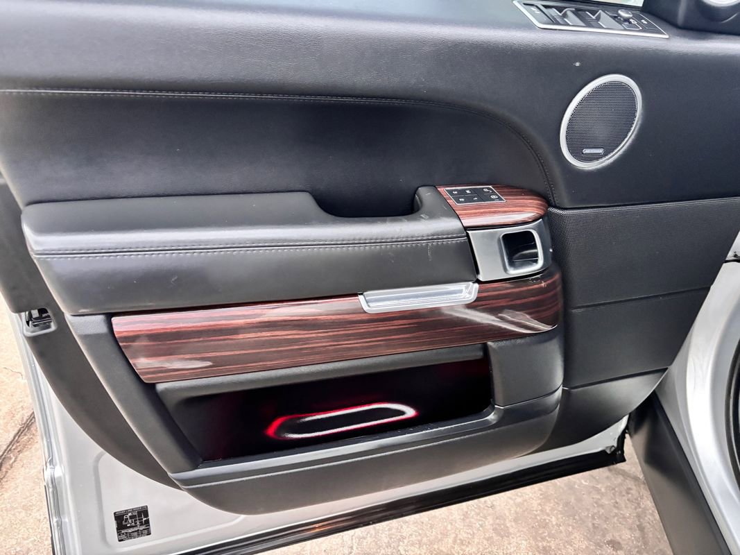 Used 2017 Land Rover Range Rover HSE image 19