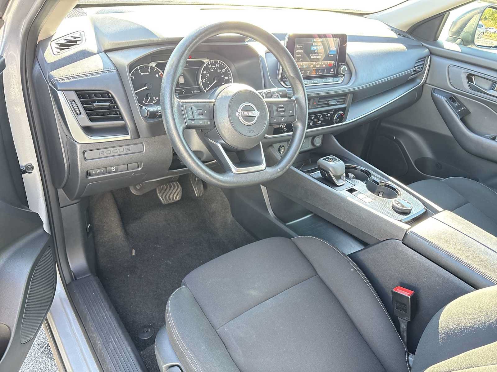 Used 2024 Nissan Rogue S AWD/4WD image 10