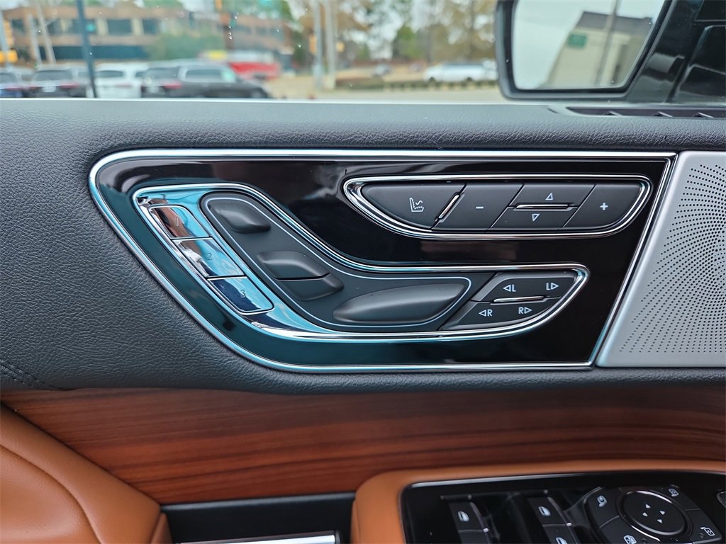 Used 2020 Lincoln Navigator Reserve w/ Luxury Package image 11