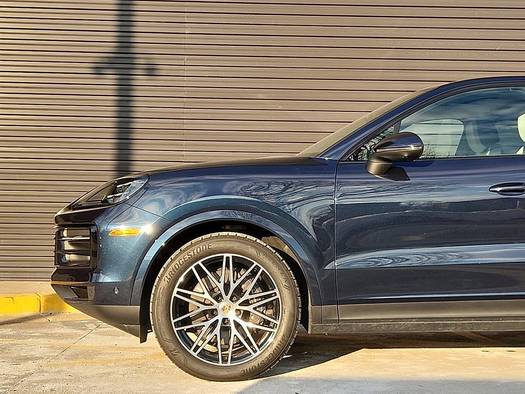 Certified 2025 Porsche Cayenne Coupe image 6