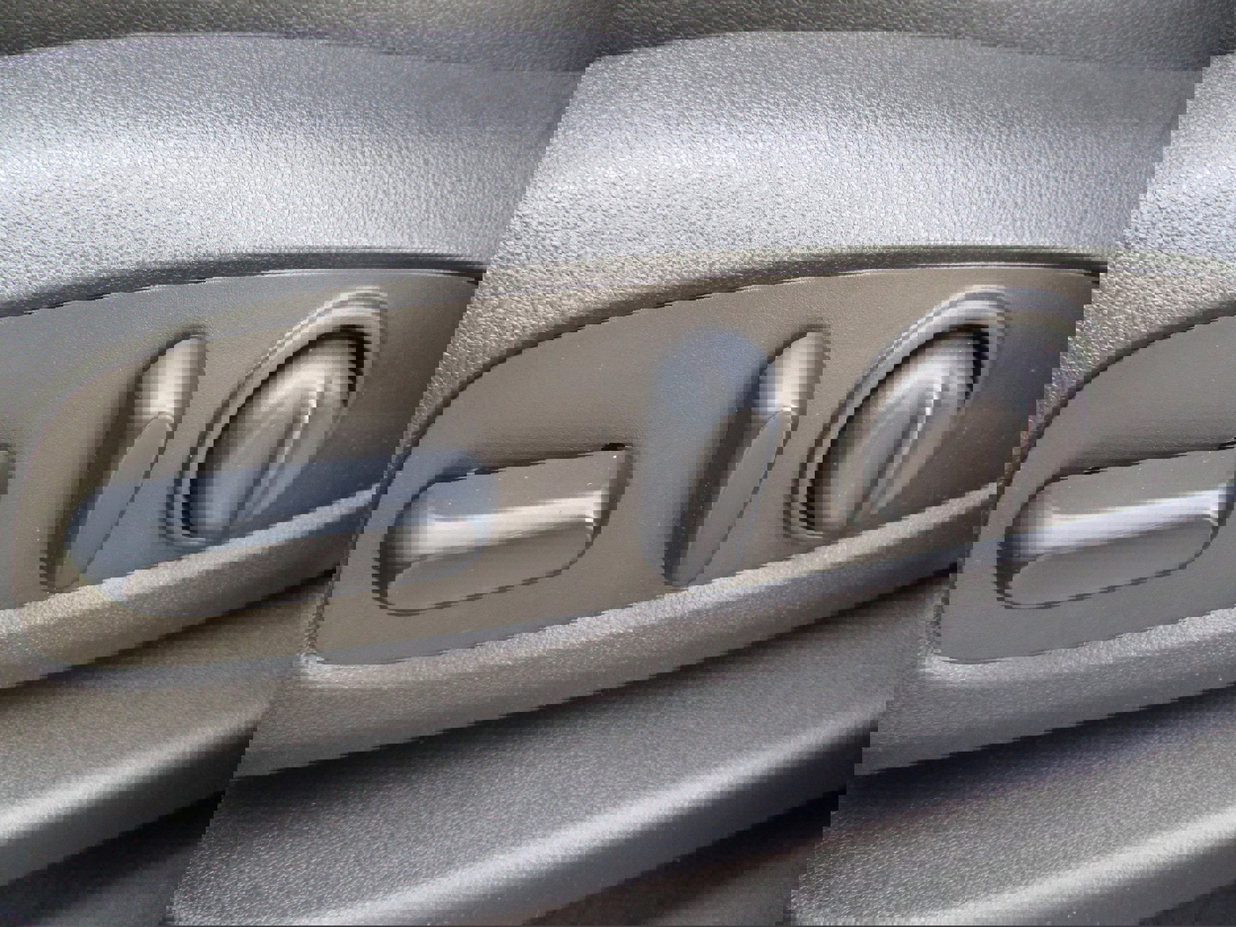 Used 2024 GMC Terrain SLT image 32