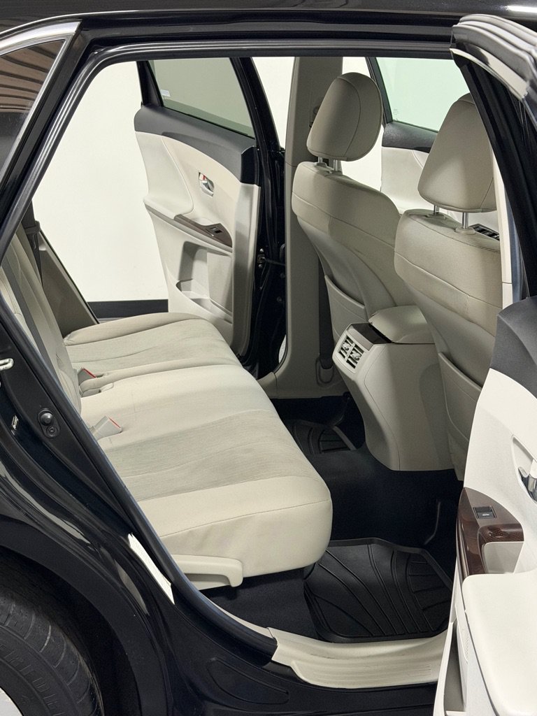Used 2012 Toyota Venza LE FWD image 9