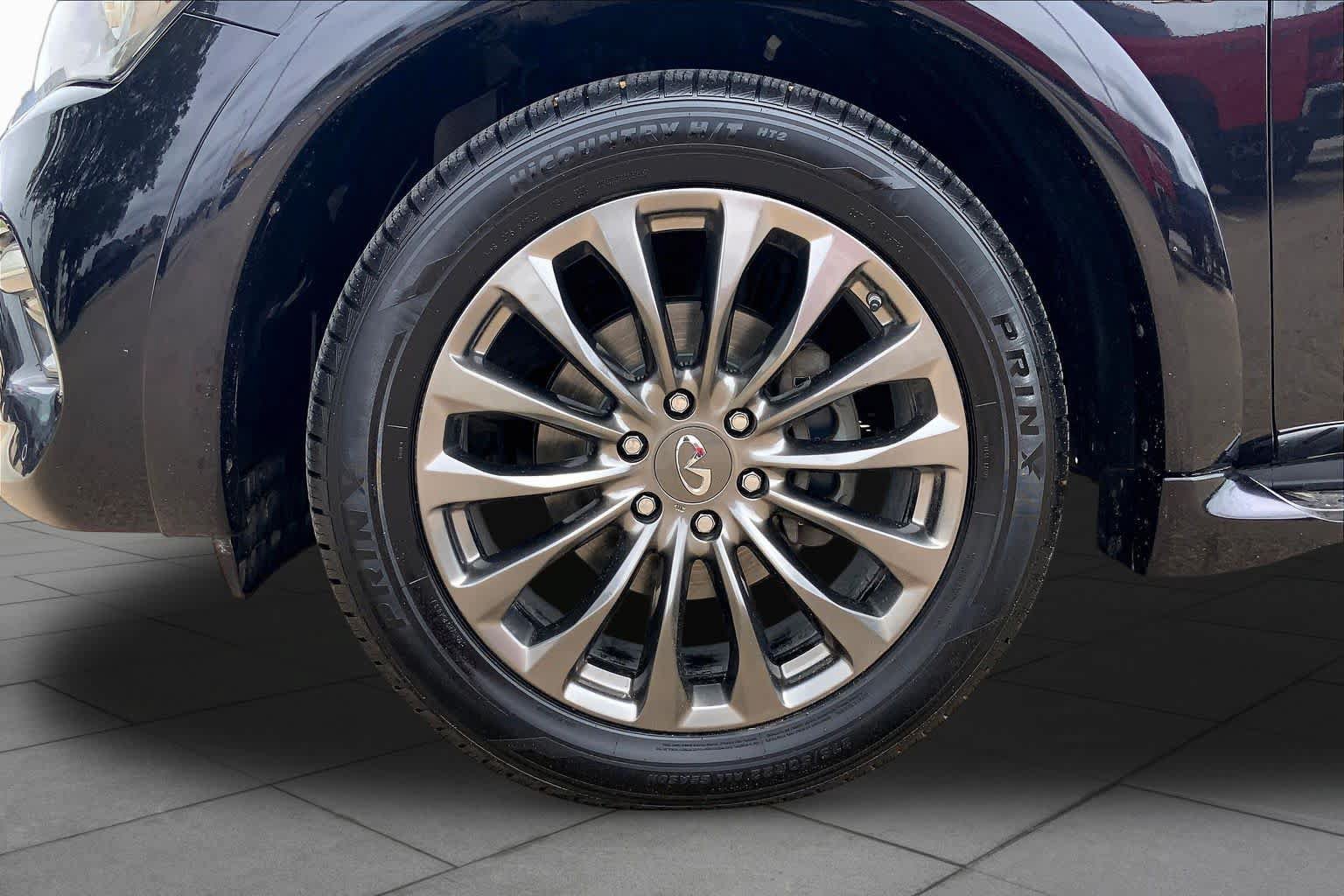 Used 2015 INFINITI QX80 4WD w/ Limited Package image 11