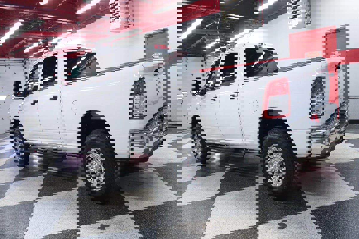 Used 2024 RAM 3500 Tradesman w/ Chrome Appearance Group image 6