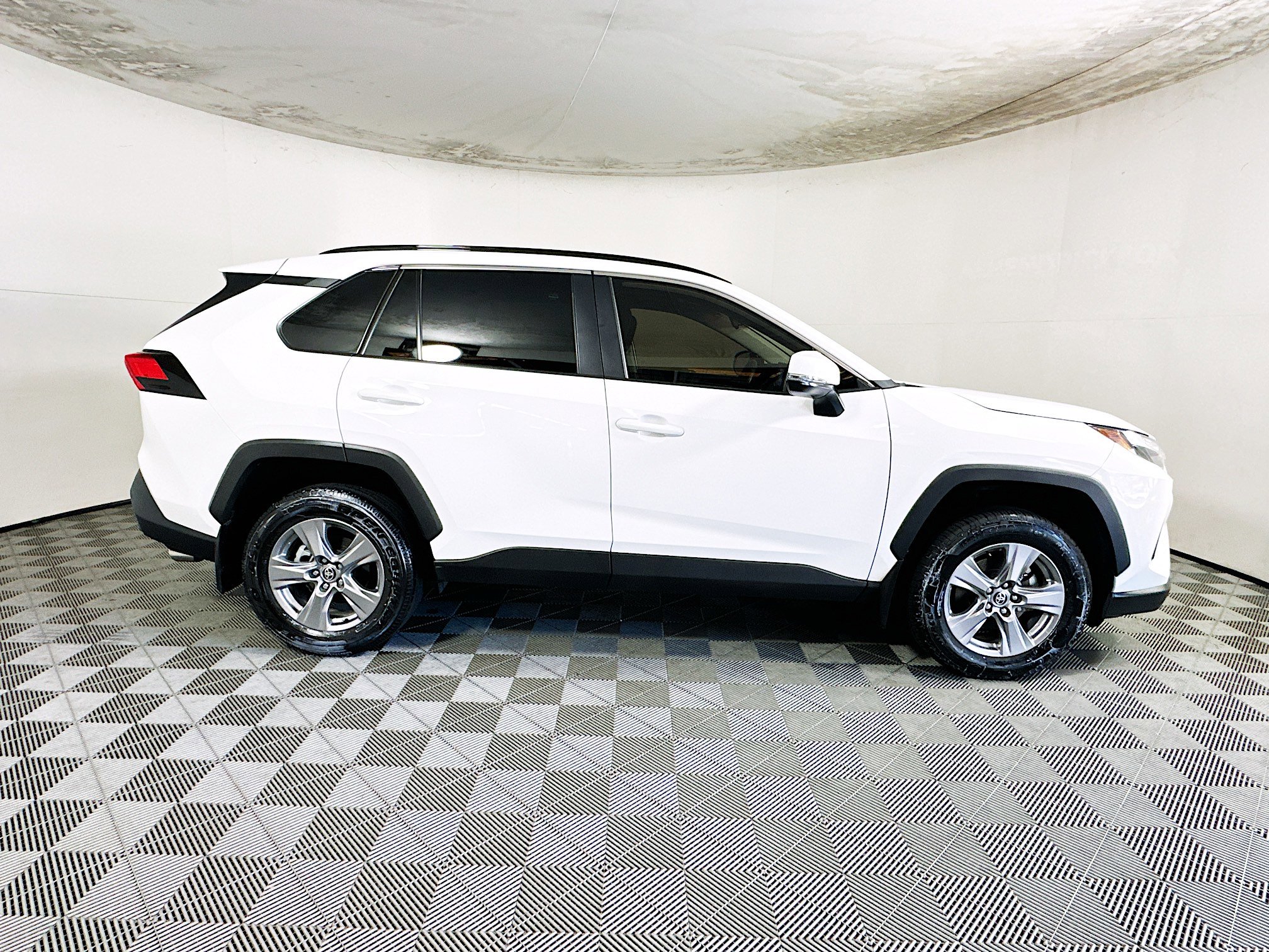 Used 2024 Toyota RAV4 XLE w/ Convenience Package FWD image 2
