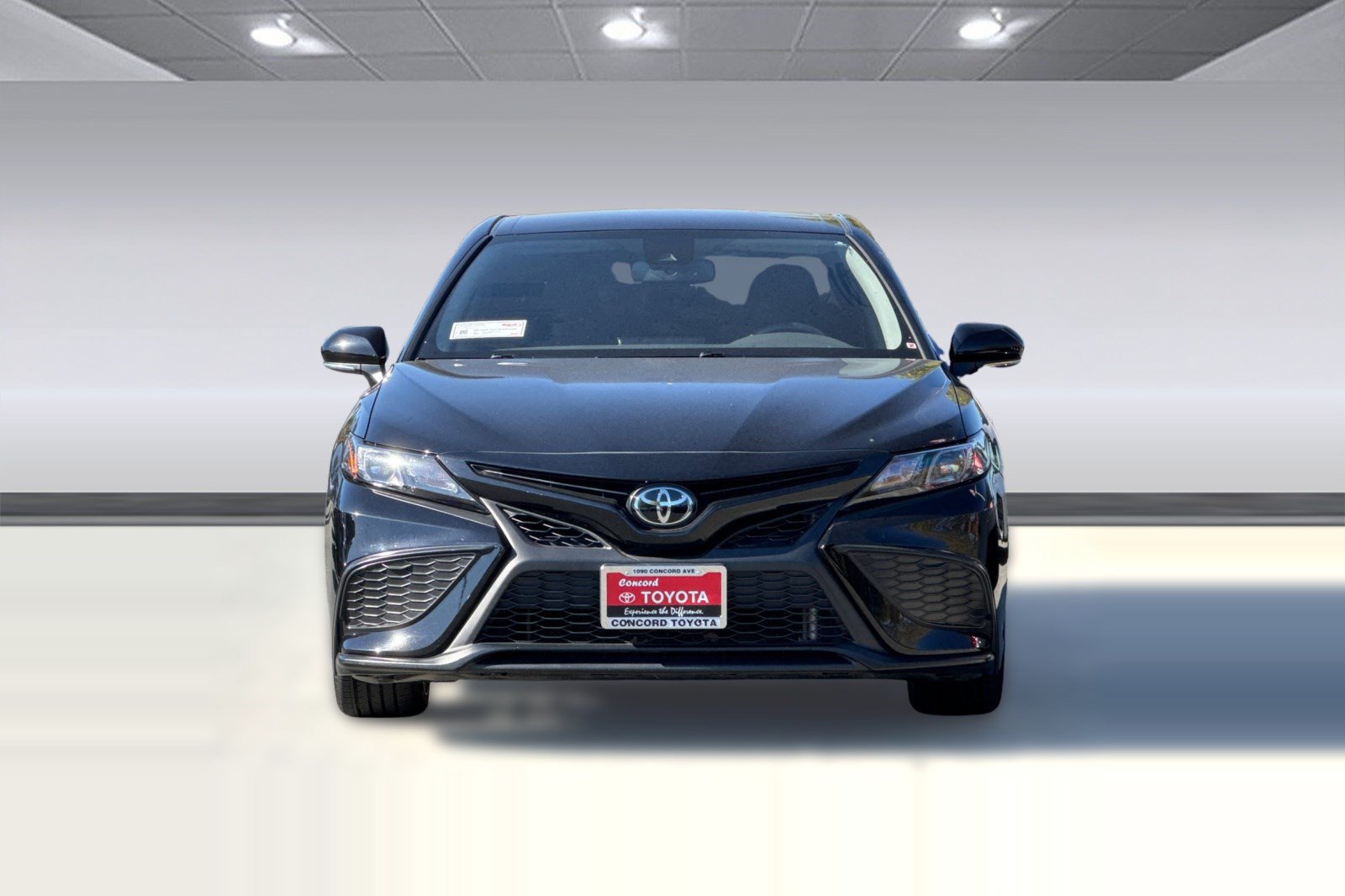Used 2024 Toyota Camry SE w/ Convenience Package FWD image 6