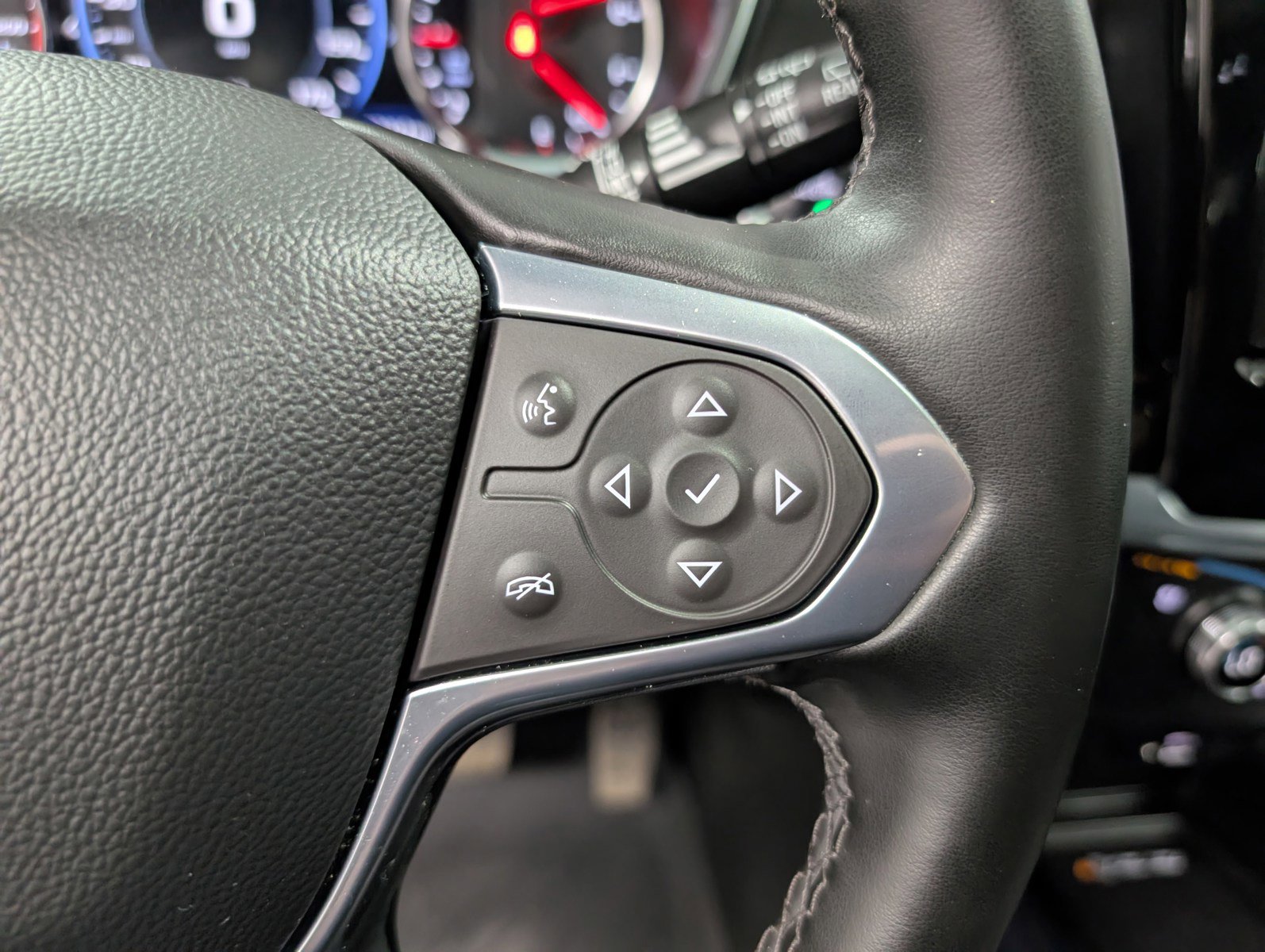 Used 2023 Chevrolet Traverse Premier image 21