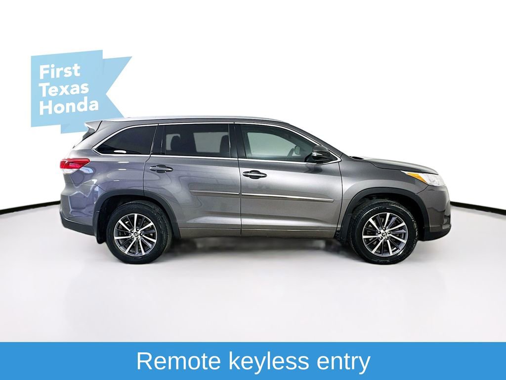 Used 2018 Toyota Highlander XLE AWD/4WD image 8