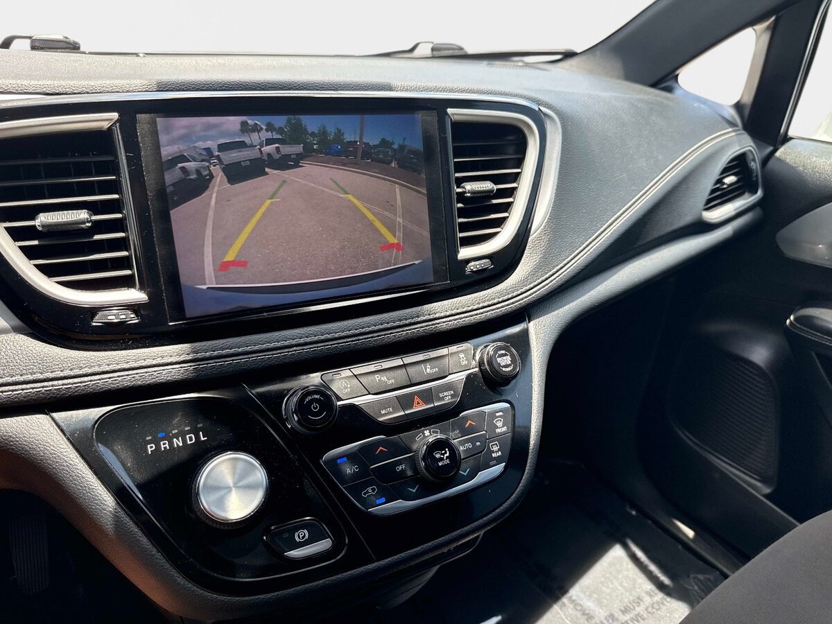 Used 2021 Chrysler Pacifica Touring w/ S Appearance Package FWD image 22