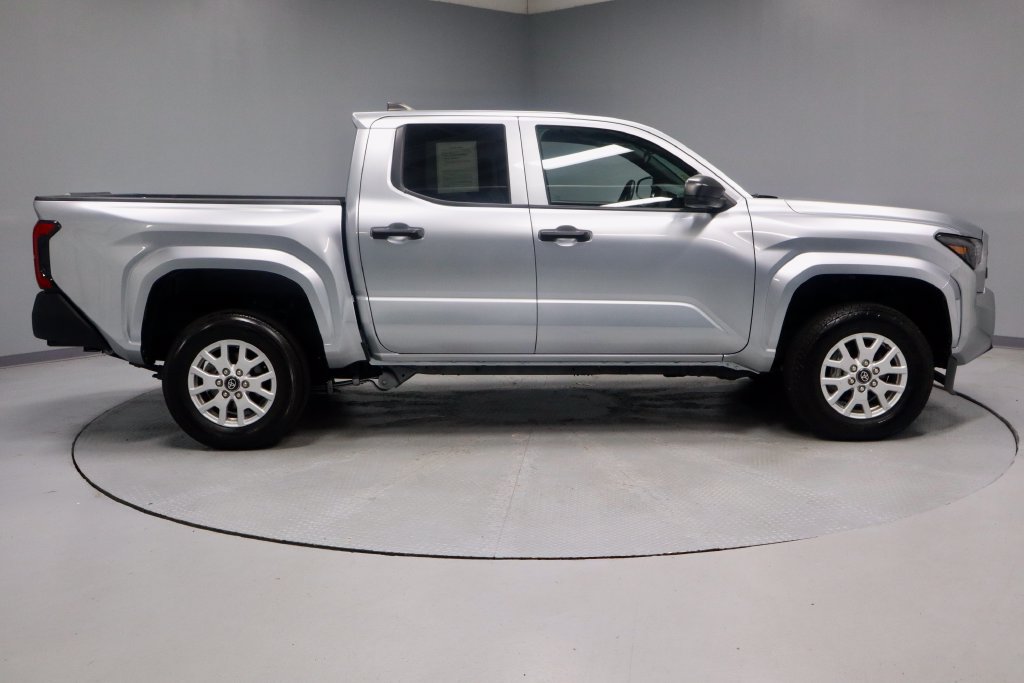 Used 2025 Toyota Tacoma SR AWD/4WD image 12