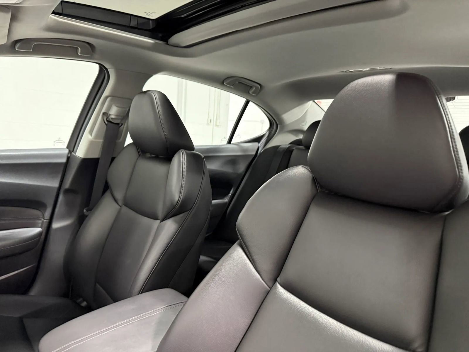 Used 2017 Acura TLX FWD image 17