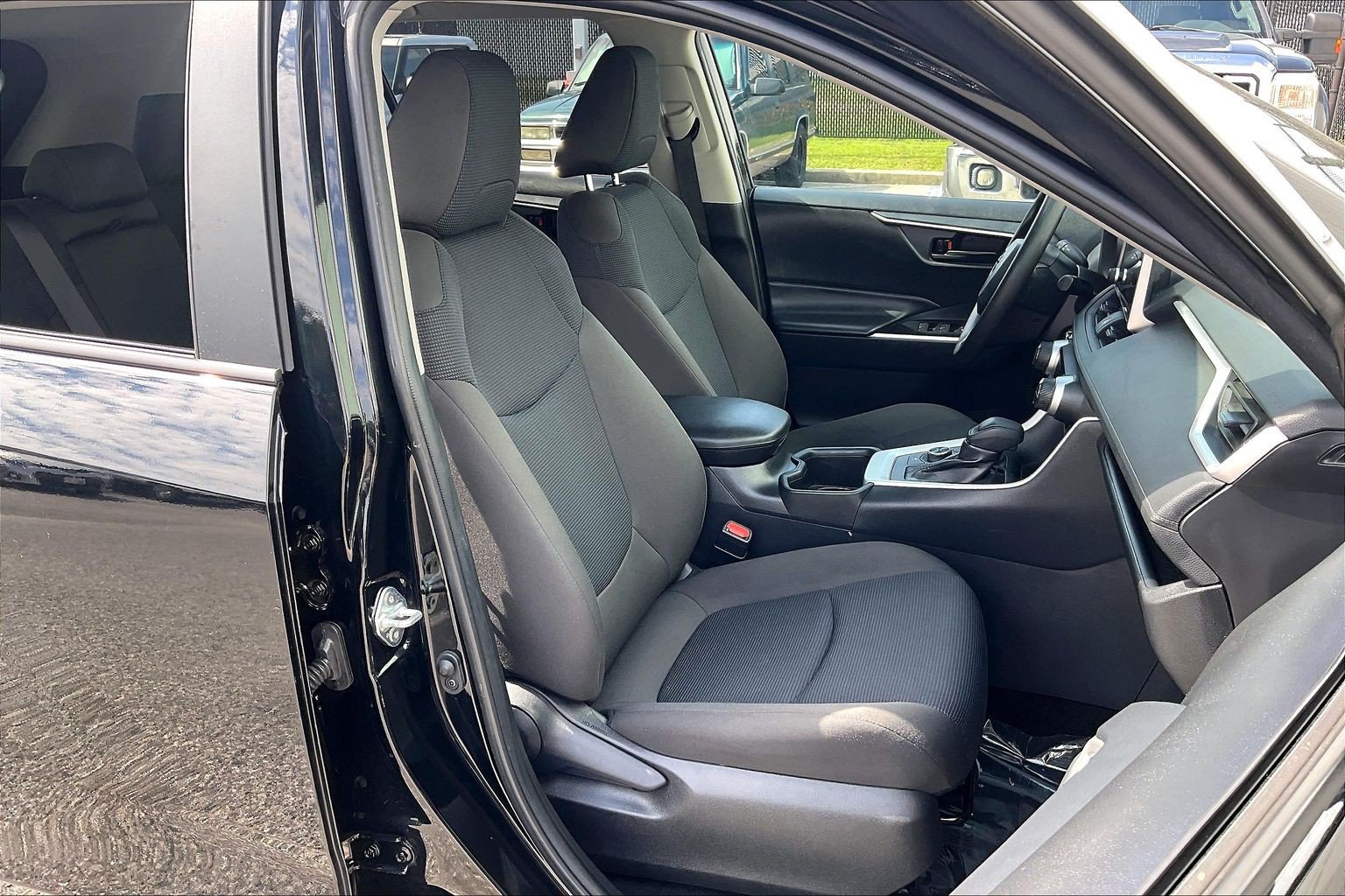 Used 2025 Toyota RAV4 LE AWD/4WD image 9