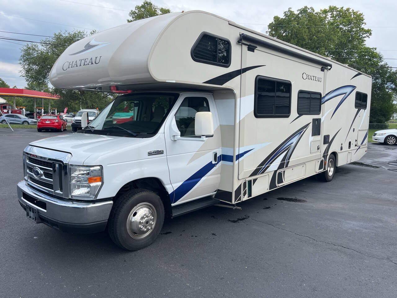 Used 2018 Ford E-450 and Econoline 450 Super Duty w/ Motorhome Prep Package RWD image 1