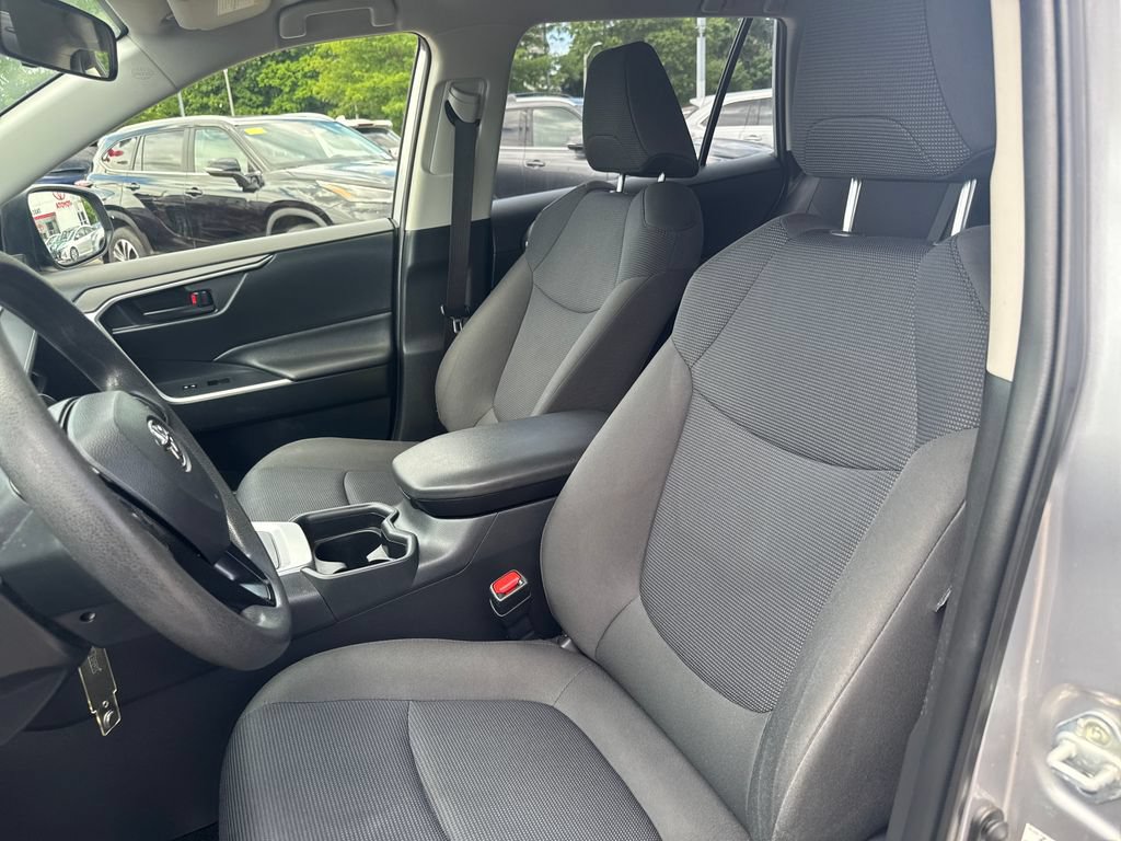 Used 2019 Toyota RAV4 LE w/ All Weather Liner Package AWD/4WD image 15