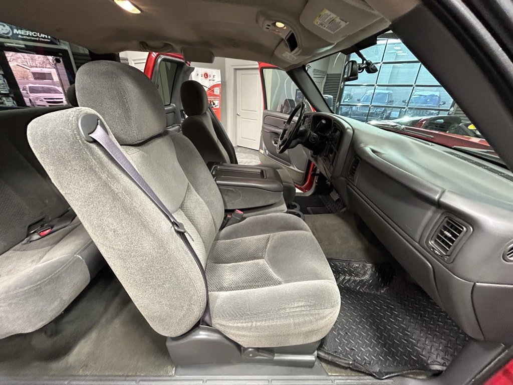 Used 2005 Chevrolet Silverado 2500 LS image 37