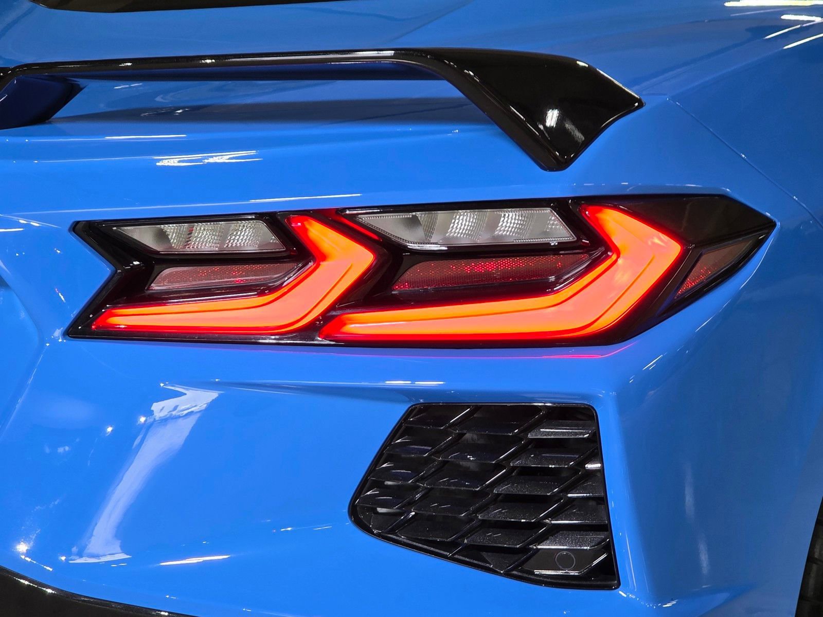 Used 2024 Chevrolet Corvette Stingray Preferred Cpe w/ Z51 Performance Package image 17