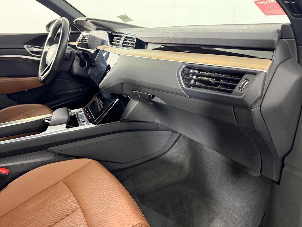 Used 2024 Audi Q8 e-tron Premium Plus AWD/4WD image 34